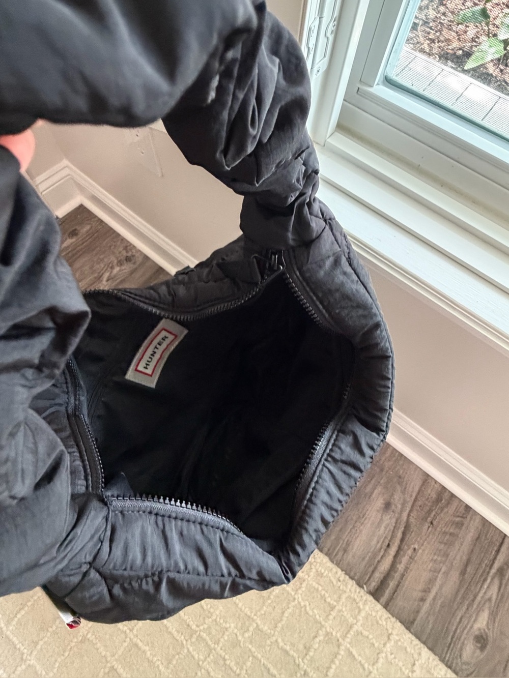 NEW Hunter Weather Proof Quilted Shoulder Bag (Black) - Picture 10 of 12